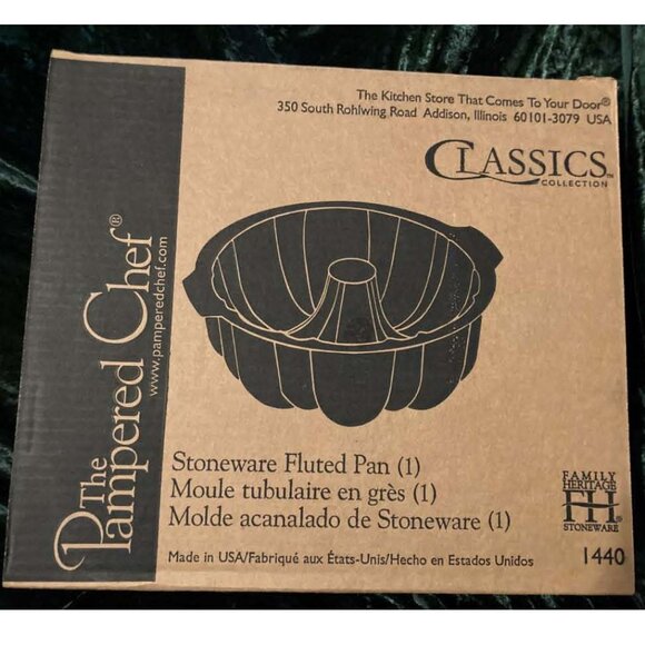 The Pampered Chef Kitchen Pampered Chef Stoneware Fluted Cakebundt